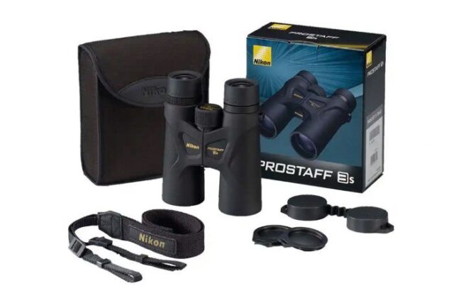 El paquete completo de los binoculares Nikon Prostaff 3S 10x42